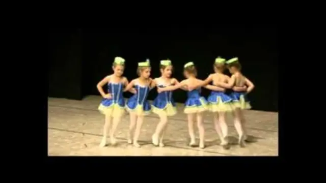 Pepeljuga, insert 8, kadar iz snimka učenika škole La Sylphide
