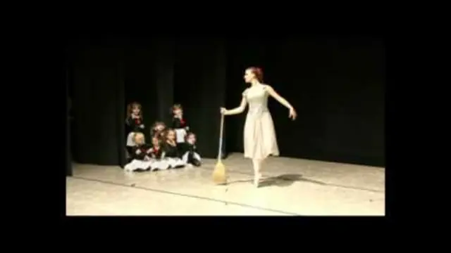 Pepeljuga, insert 1, kadar iz snimka učenika škole La Sylphide